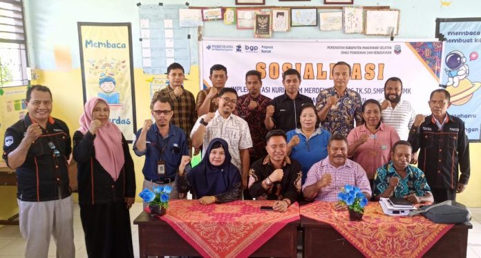 Sosialisasi implementasi kurikulum Merdeka di Kabupaten Manokwari Selatan.