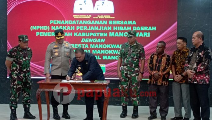 Penandatanganan NPHD Pilkada 2024