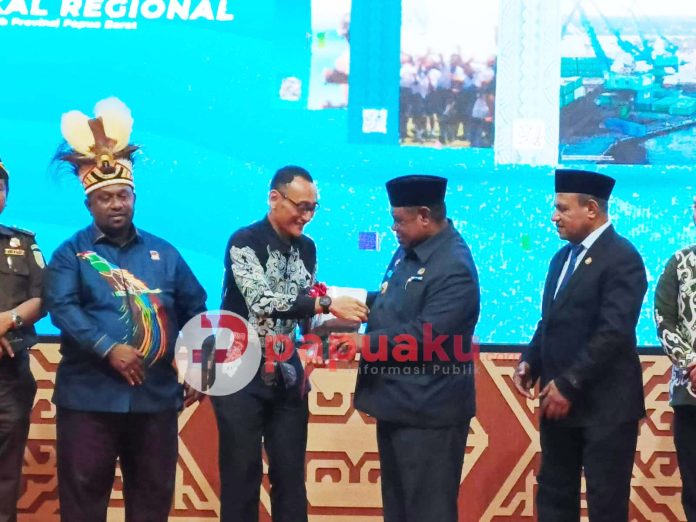 Penyerahan DIPA dan TKD APBN 2025 Provinsi Papua Barat